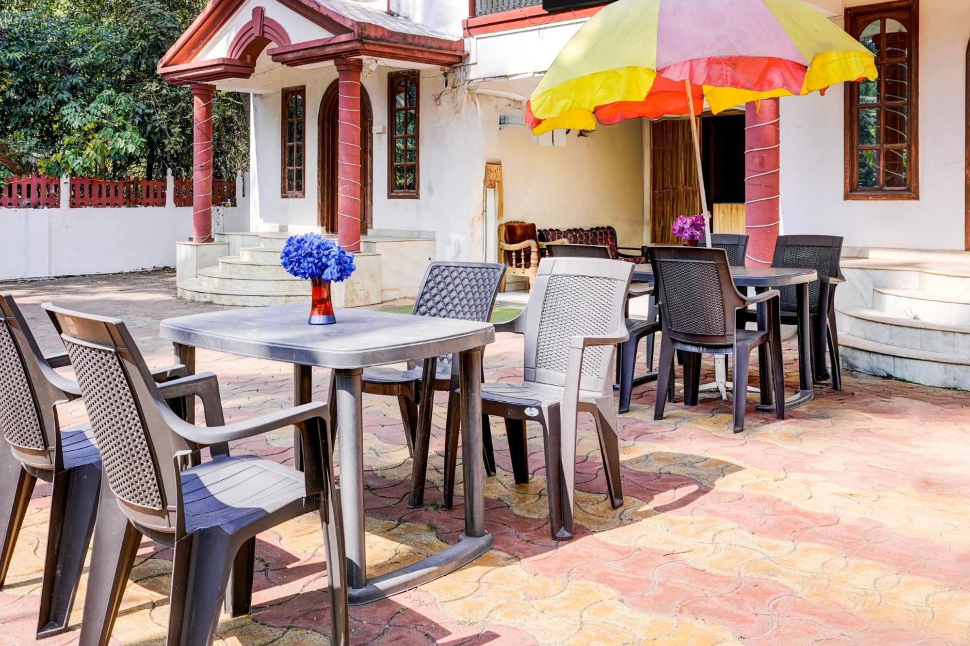 OYO 9741 Triple Beach Guest House Benaulim Exterior foto